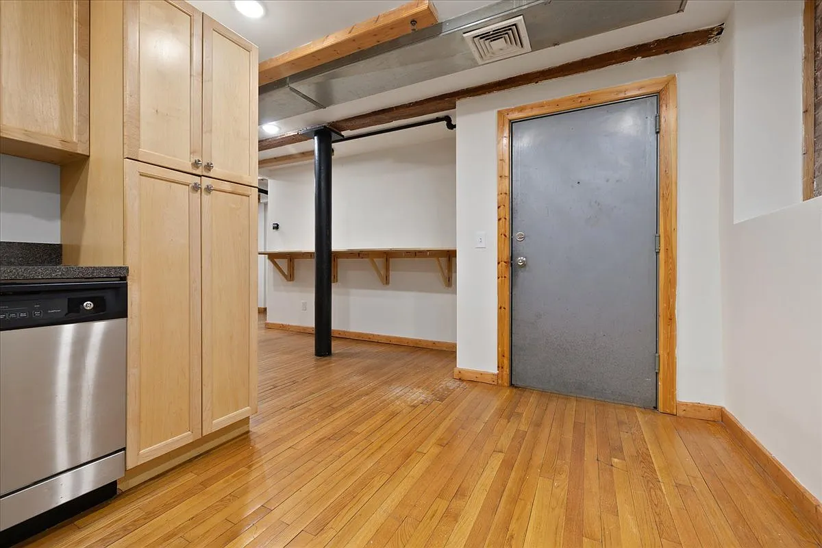 3 bed, 1600 sqft, $2,750 — Photo 3