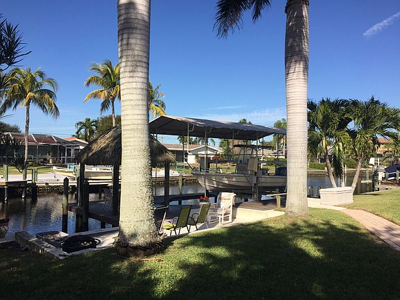 Sun deck Tiki Hut, boat lift