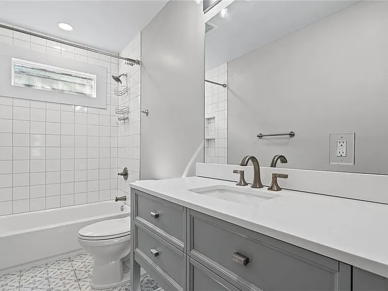 957 Savannah St — Photo 11