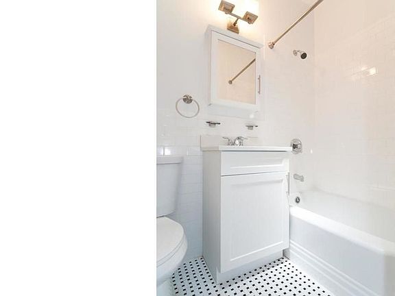5th image of 211 E 60th St #4C