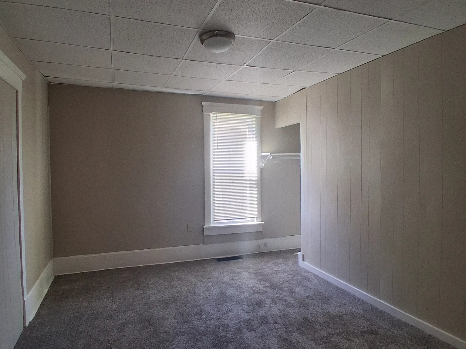 5 Bedroom, 2 Bathroom Home — Photo 4