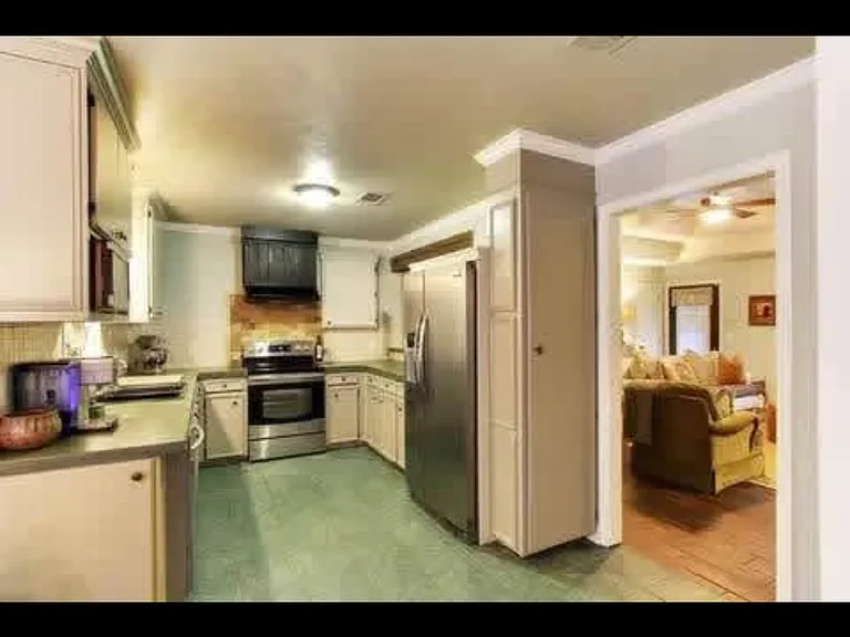 130 Harbor Rd — Photo 3