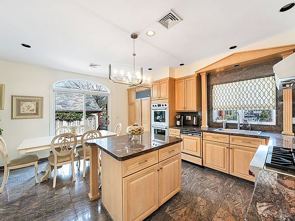 4th image of 7920 Colonial Rd