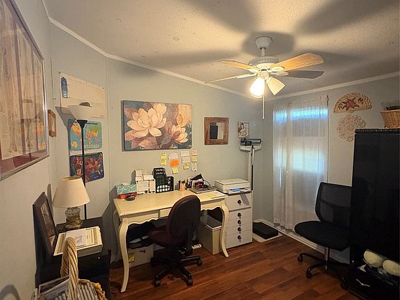 4th image of 22598 Arapaho Rd