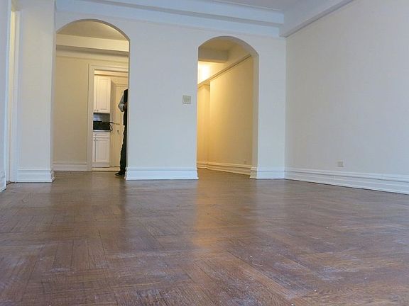 2nd image of 311 E 72nd St APT 14C