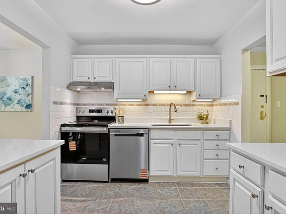 3rd image of 9708 Kingsbridge Dr APT 304