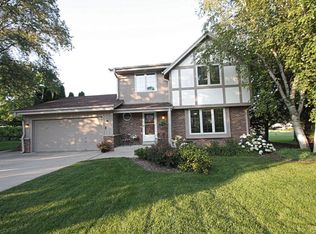 4540 S Hearthside Dr, New Berlin, WI 53151