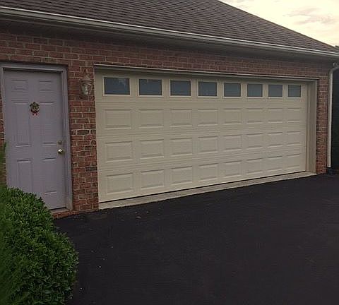 3rd image of 24 Derbyshire Ln