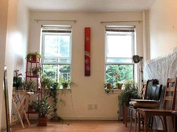 2nd image of 240 Nassau Ave #2