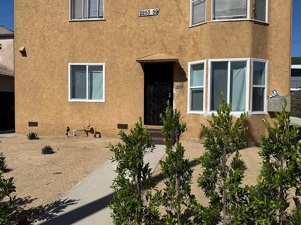 2253 S Cochran Ave