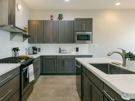 3rd image of 203 Nogalitos St
