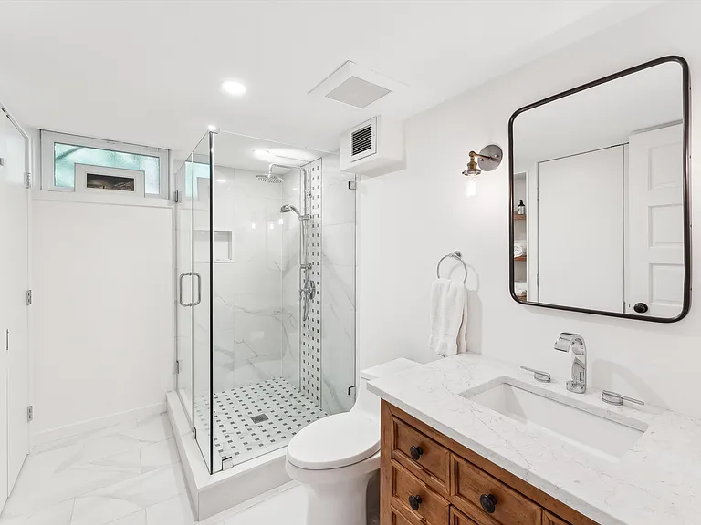 32 Franklin Ave — Photo 14