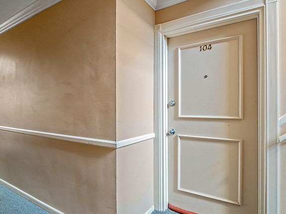 3rd image of 25777 Woodward Ave APT 104