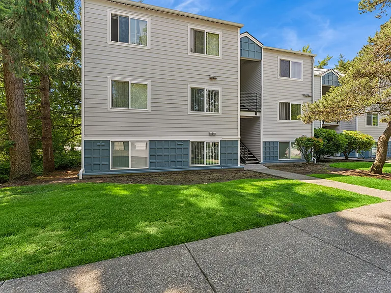 Clermont Apartments | Portland, Oregon