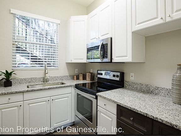 3rd image of 110 NW 9th Ter #8228301