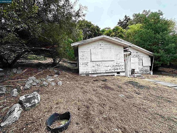3rd image of 534 La Paloma Rd