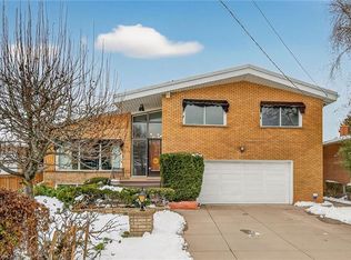 16 Southill Dr, Hamilton, ON L9A 3K5
