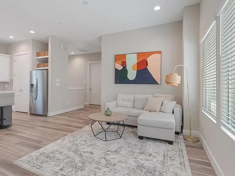 2623 Huntington Creek Ln — Photo 3
