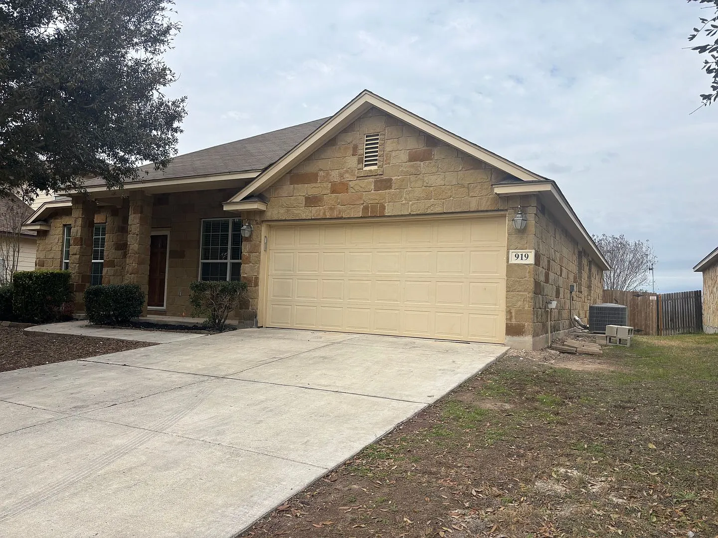 Beautiful One Story Home with Community Pool & Playground — Photo 3