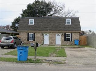 3328 Pakenham Dr, Chalmette, LA 70043