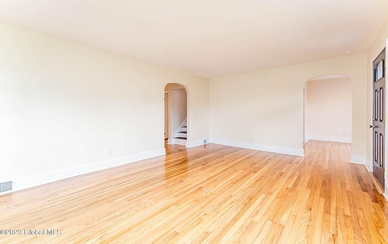 4th image of 115 Van Schoick Avenue