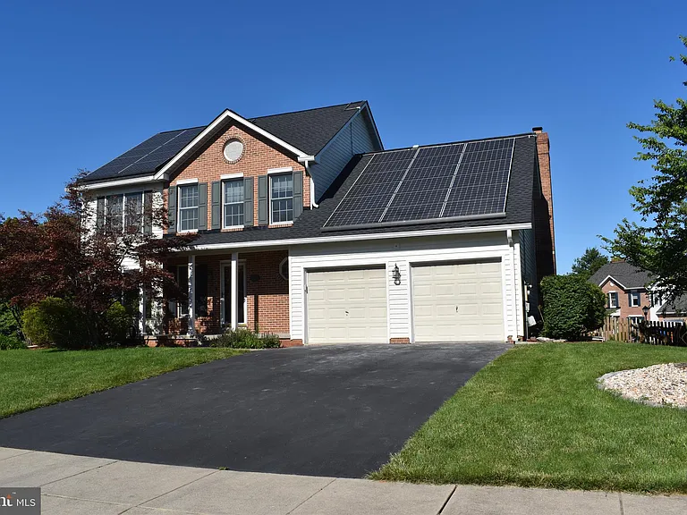 2174 E Greenleaf Dr — Photo 2