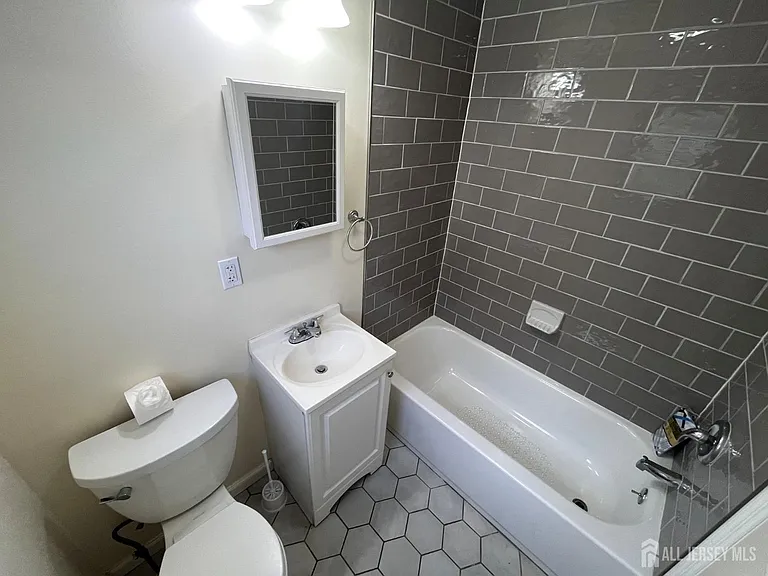 578 Main St — Photo 13
