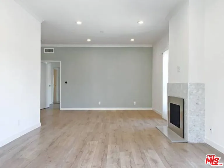 301 S Swall Dr #103 — Photo 4
