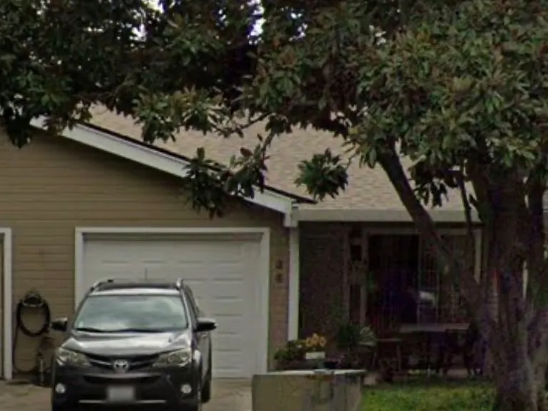 2336 Imran Dr — Photo 2