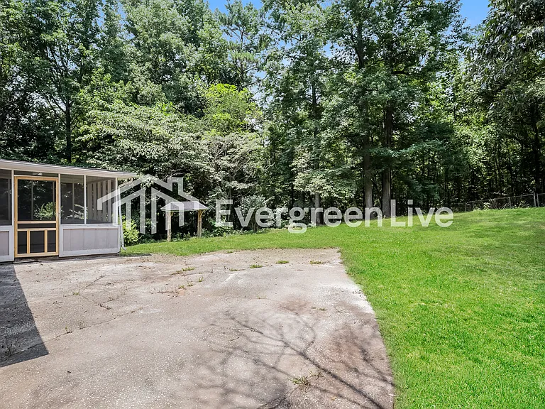 1975 Chestnut Log Dr — Photo 14