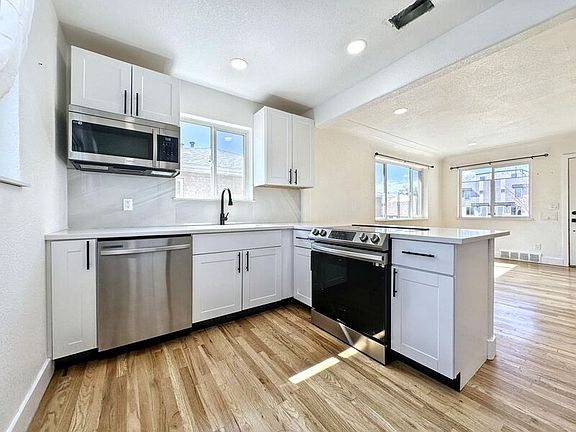 3rd image of 1326 N Wolff St Unit A