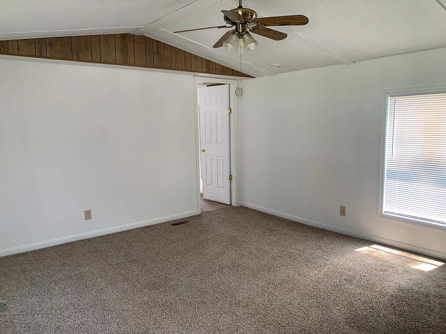 Available Now - Spacious 2 Bedroom + Bonus Room, 2 Bath Mobile Home — Photo 3