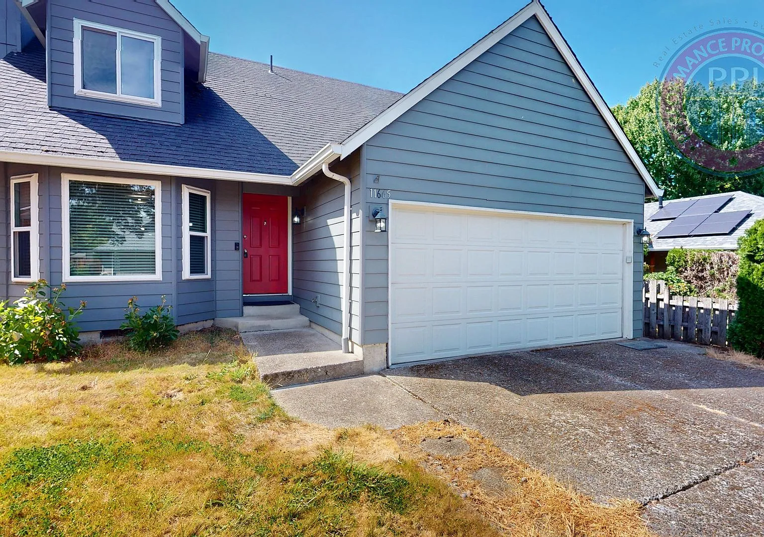 Prime Location - Summerlake Park In Tigard! Solar Panels, Smart Features, Central Air, Large Fenc... — Photo 2