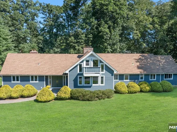 15 Candlestick Lane, Upper Saddle River, NJ 07458