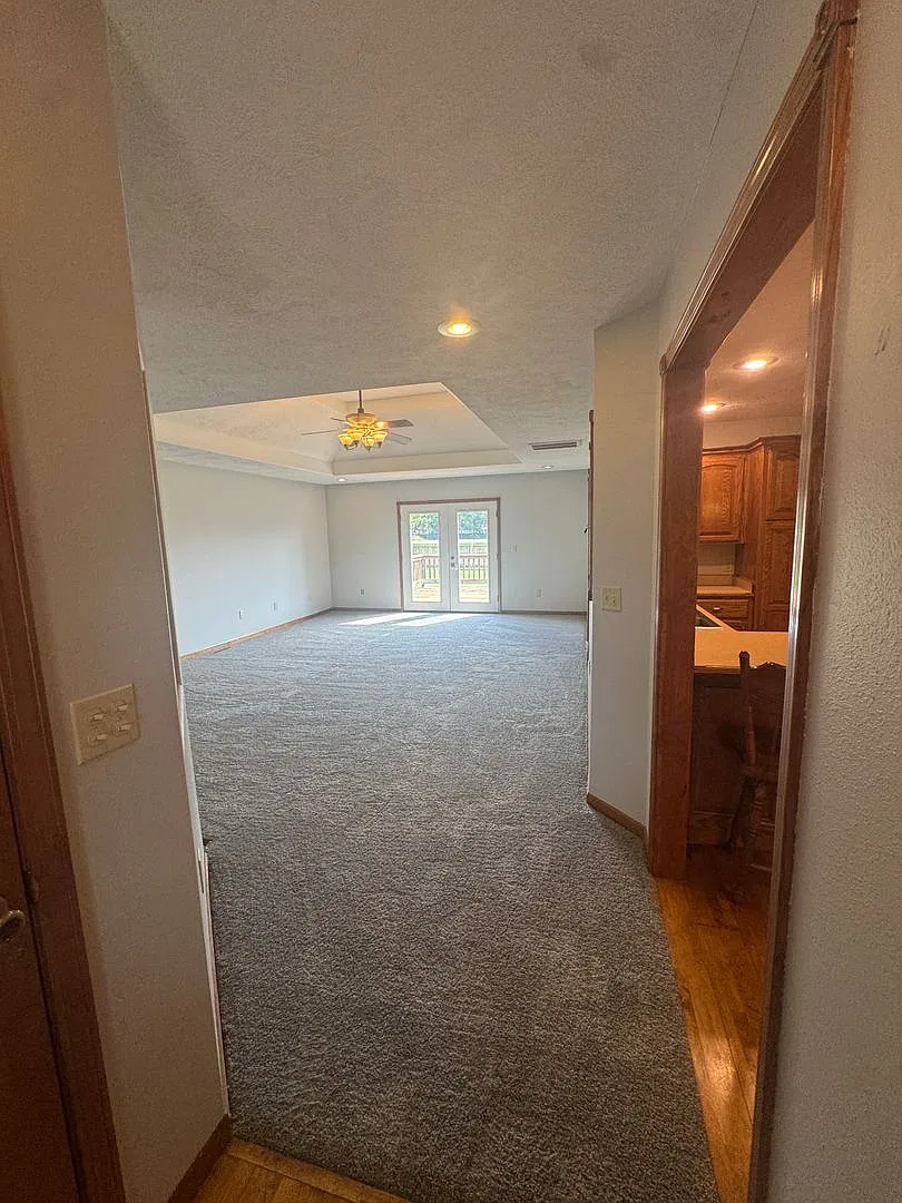 3 Bedroom Home Strafford, Missouri — Photo 2