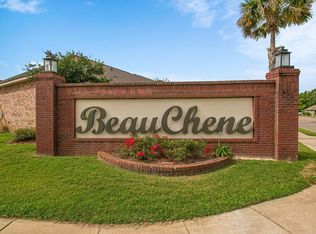 2398 Beau Chene Dr, Biloxi, MS 39532