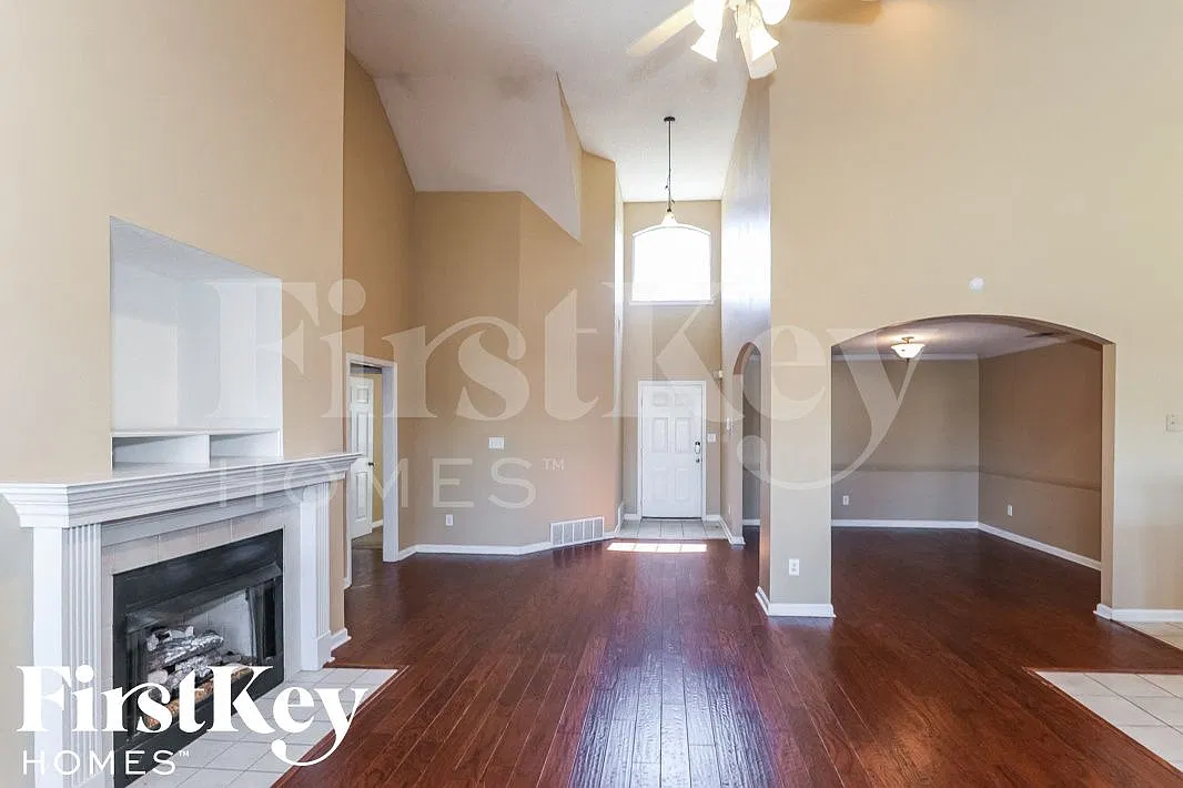 4 bed, 2.0 bath, 2162 sqft, $2,165 — Photo 3