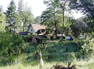 1020 Greenview Dr, Cave Junction, OR 97523