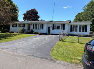 6377 Carson Dr, East Syracuse, NY 13057