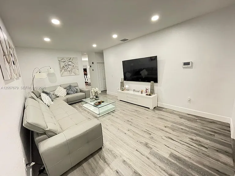 17430 SW 153rd Ave — Photo 3
