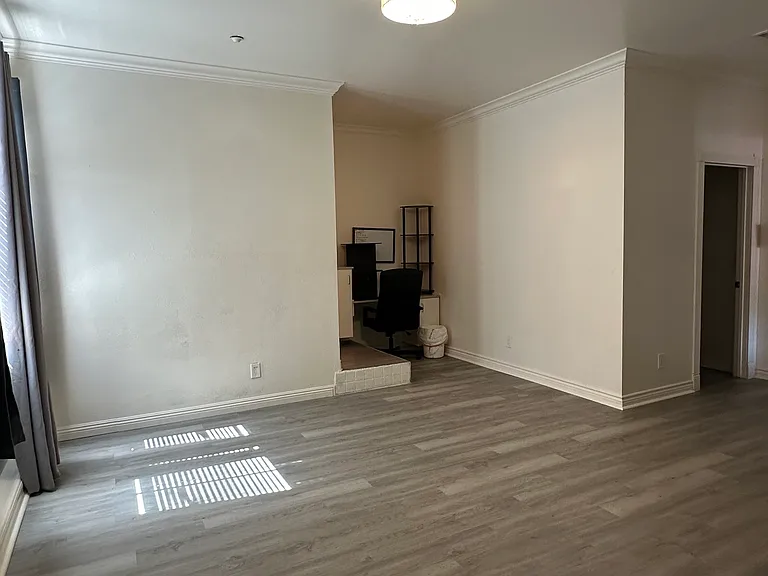 1912 W Ash St — Photo 5