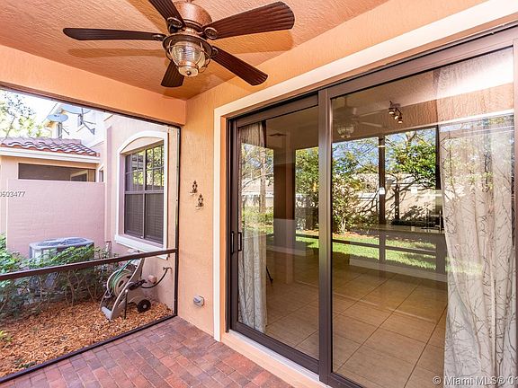 4th image of 131 Riverwalk Cir W