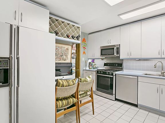 3rd image of 60 Sutton Pl S APT 1EN