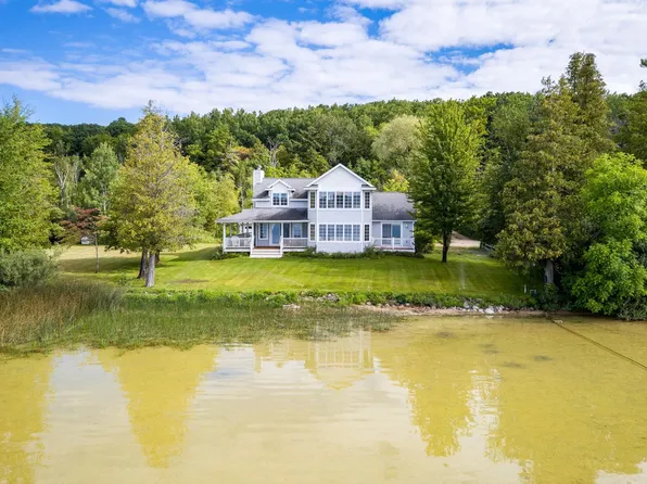 3011 Herron Rd, Frankfort, MI 49635