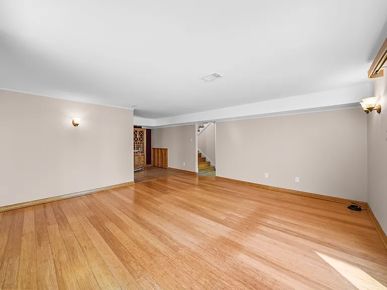 895 Patton St — Photo 11