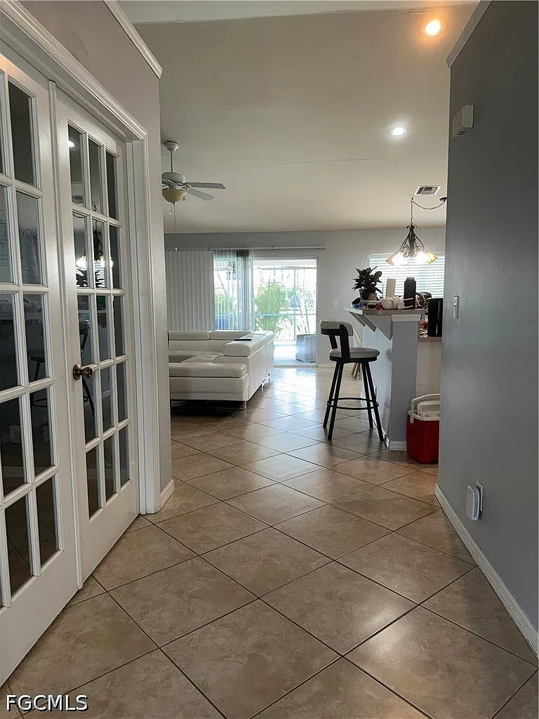 3 bed, 2.0 bath, 1462 sqft, $2,500 — Photo 2