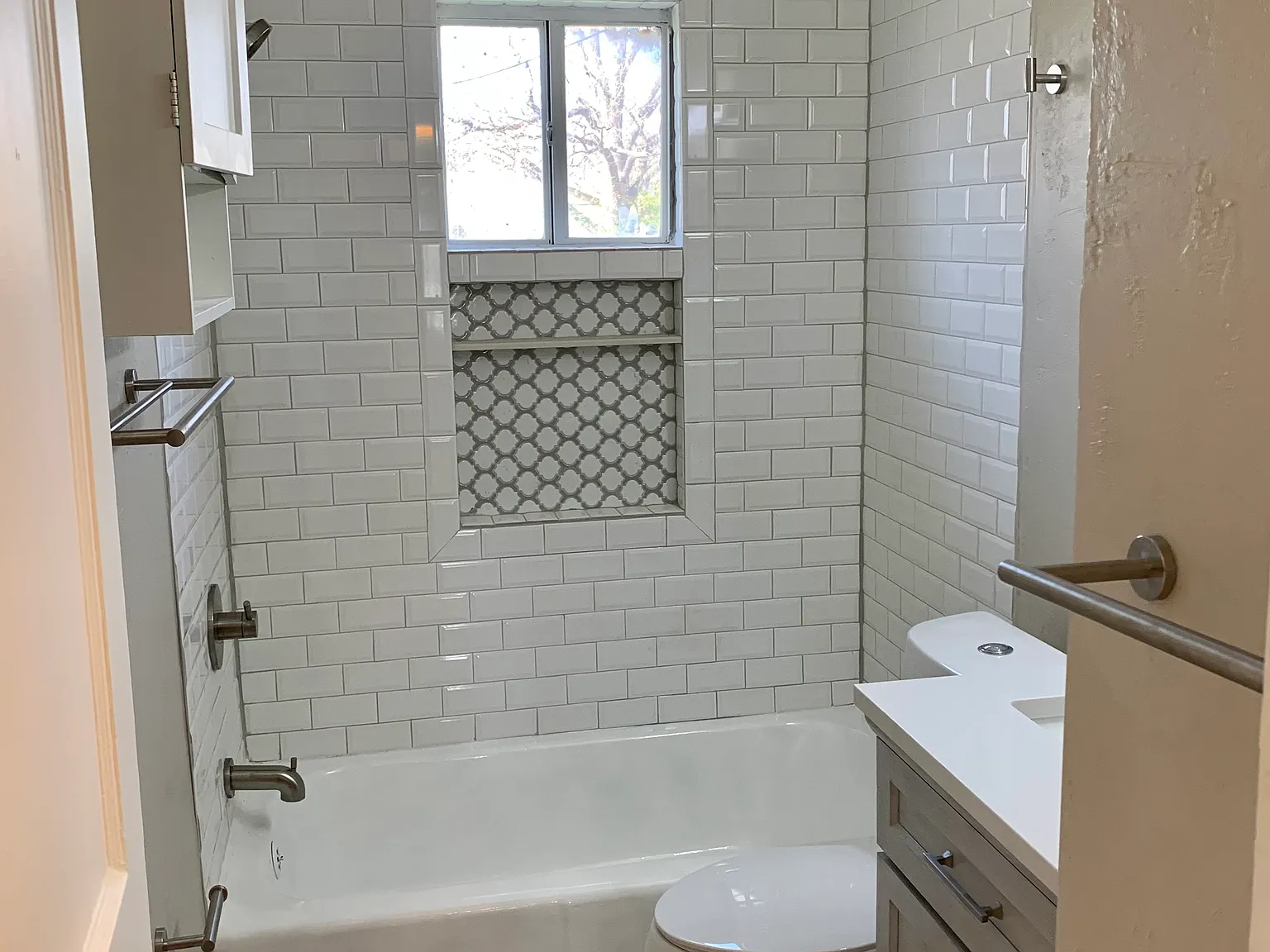 1323 NW Taft Ave — Photo 4