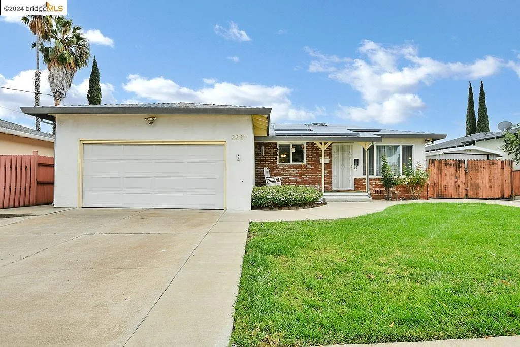 2237 Arata Way photo 1