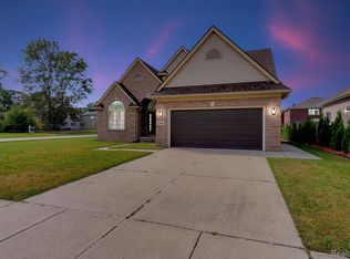 344 Red Mill Dr, Inkster, MI 48141