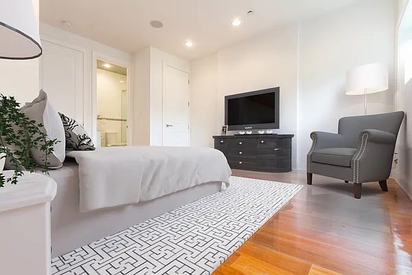 Rented by Dixon Advisory USA Inc. | media 23